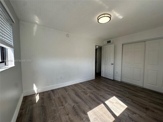 Building Photo - 529 SW 4th St