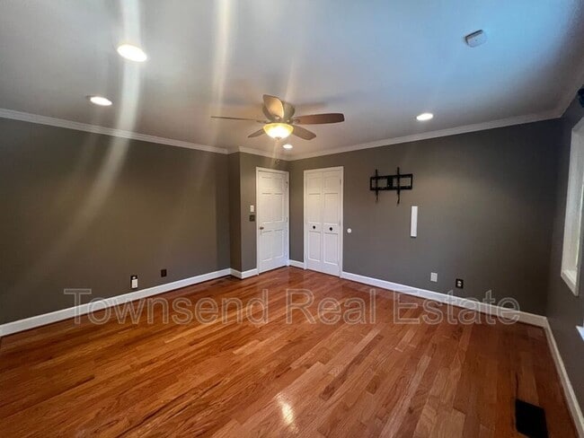 Building Photo - 204 Woodside Ave