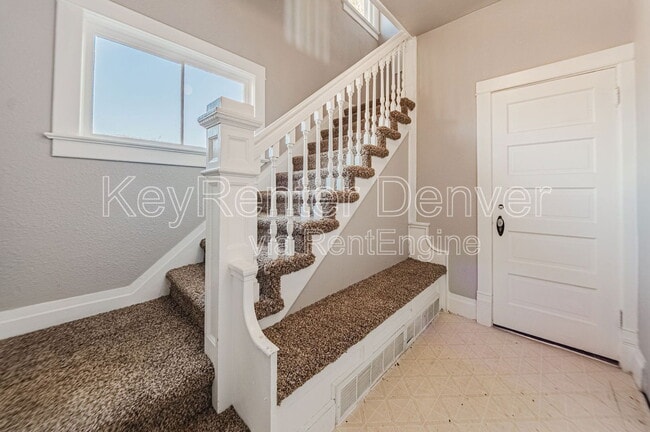 Building Photo - 929 5th St