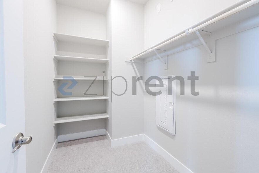 Building Photo - 905 Mirage Ln