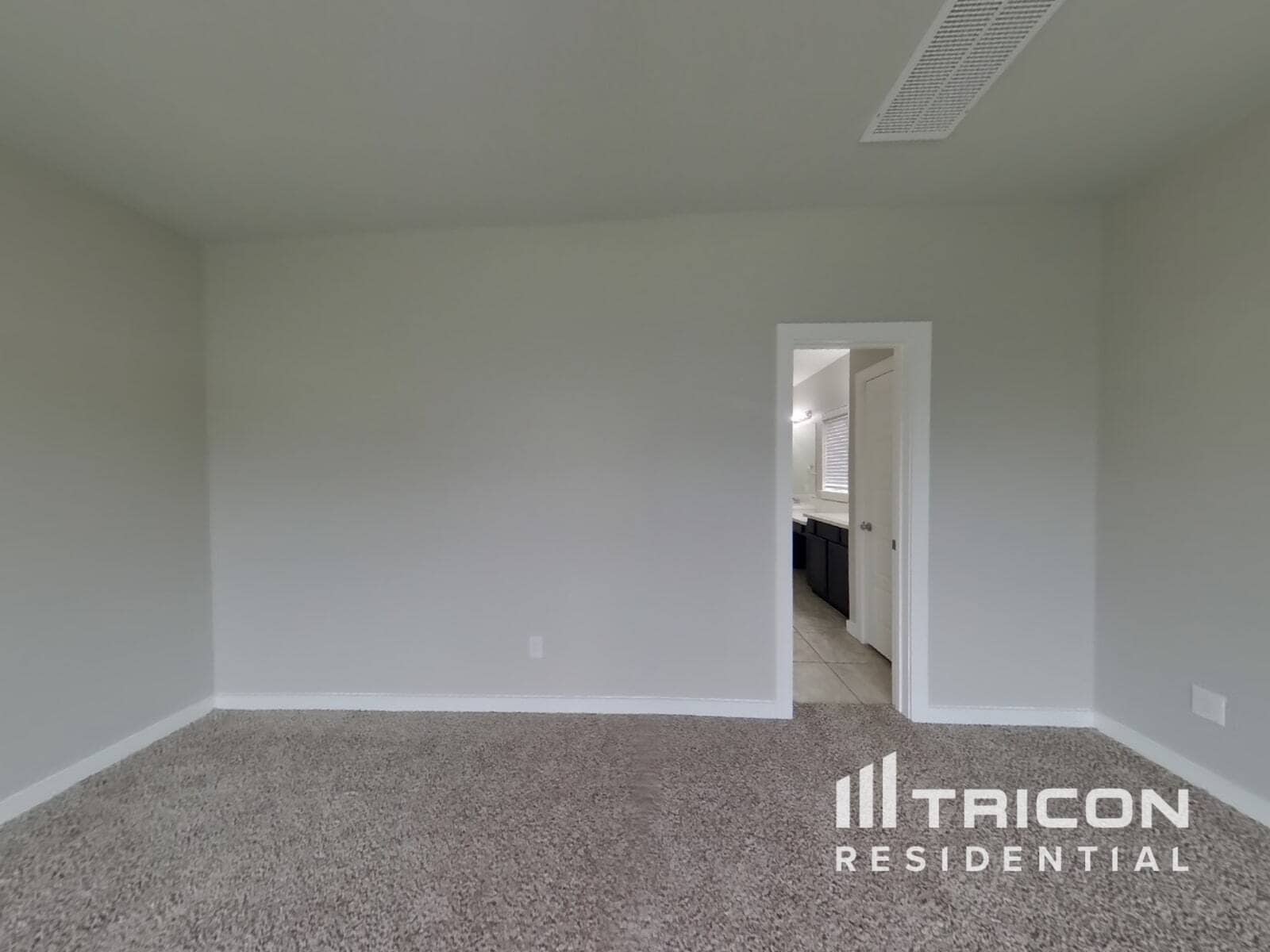 Building Photo - 1620 Village Creek Dr