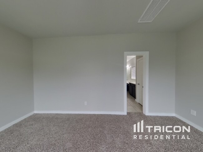Building Photo - 1620 Village Creek Dr