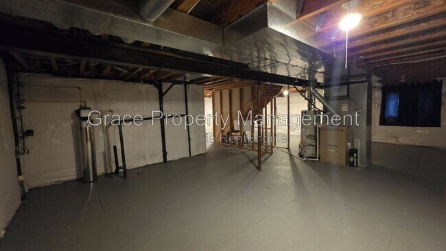Building Photo - 1144 E 12th Ct