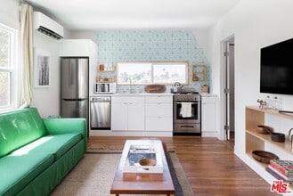 Building Photo - 1933 Kent St