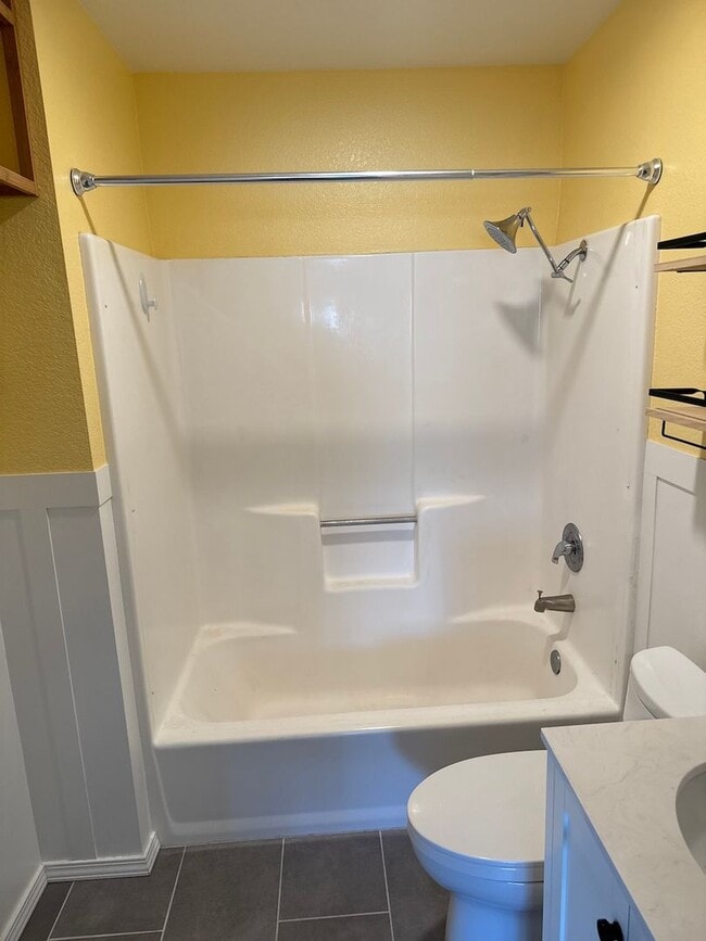 Building Photo - 2 BR/2BA Kensington Condominium with Garage