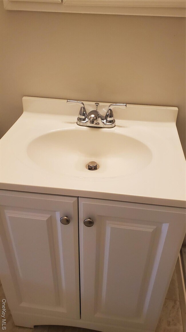 Building Photo - 460 Old Town Rd