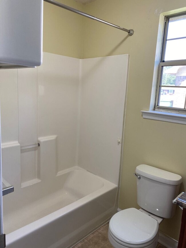 Building Photo - $500.O0 OFF MOVE IN SPECIAL!!