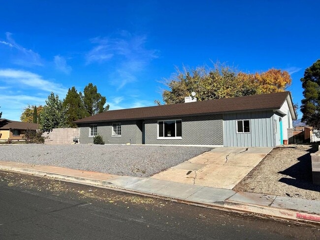 Building Photo - Gorgeous Santa Clara Home with Stunning Ki...