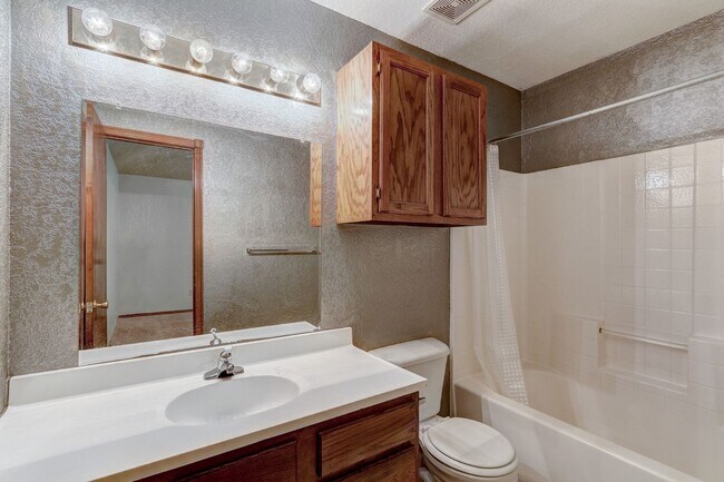 Building Photo - 10616 White Oak Canyon Rd, Oklahoma City, OK 73162