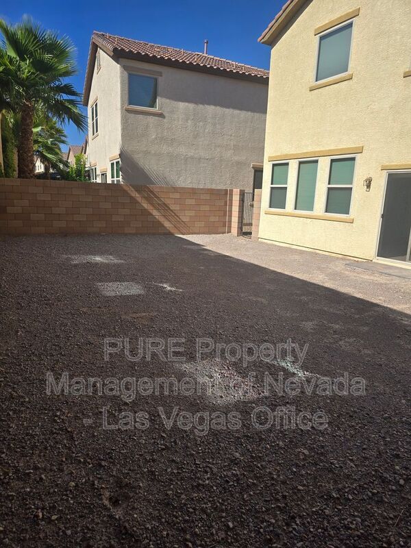 Building Photo - 968 Via Gandalfi
