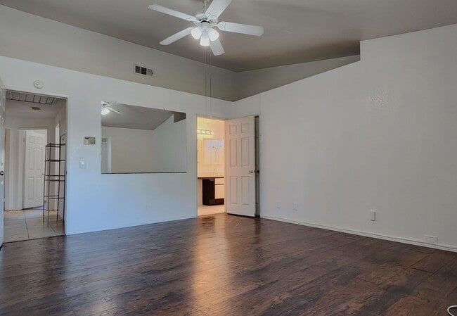 Building Photo - Great Two Story 3BD, 2.5BA Plus Bonus Room...