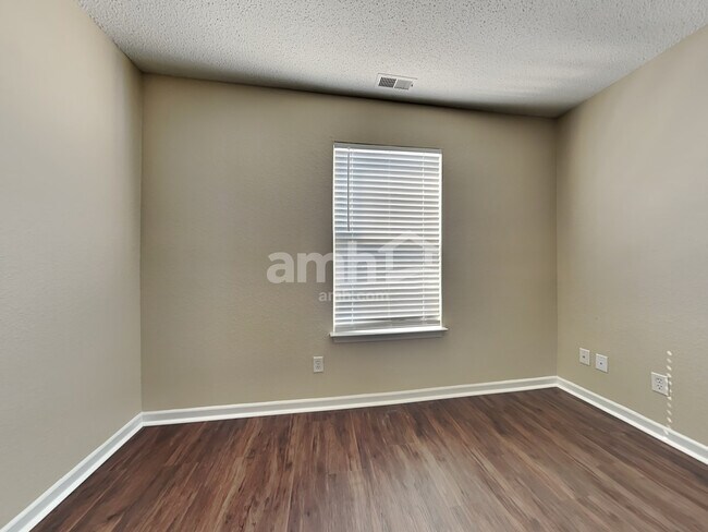 Building Photo - 5965 Porchester Pl