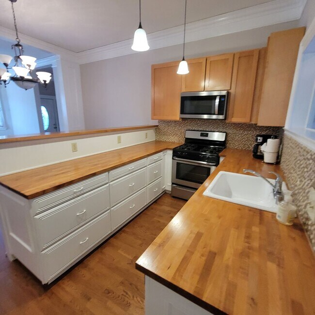 Building Photo - 403 Talbert St