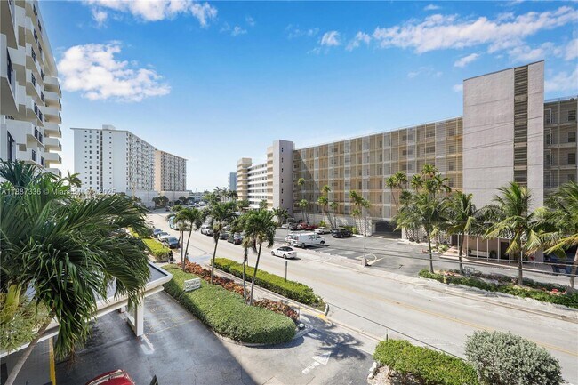 Building Photo - 401 Golden Isles Dr