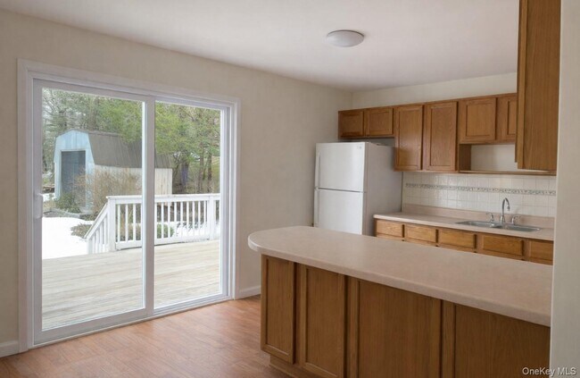 Building Photo - 112 Montrose Dr