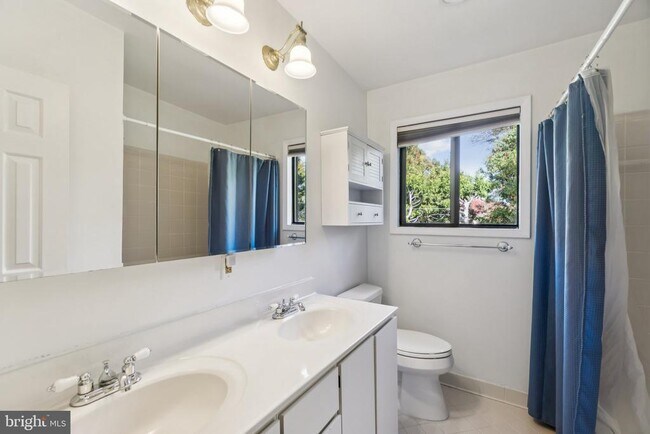 Building Photo - 2802 Dartmouth Rd