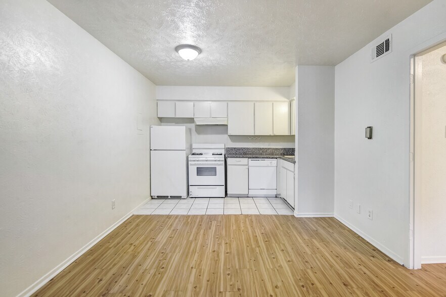 The Cluster Apartments 2269 W Oak St Denton TX 76201 Apartment Finder