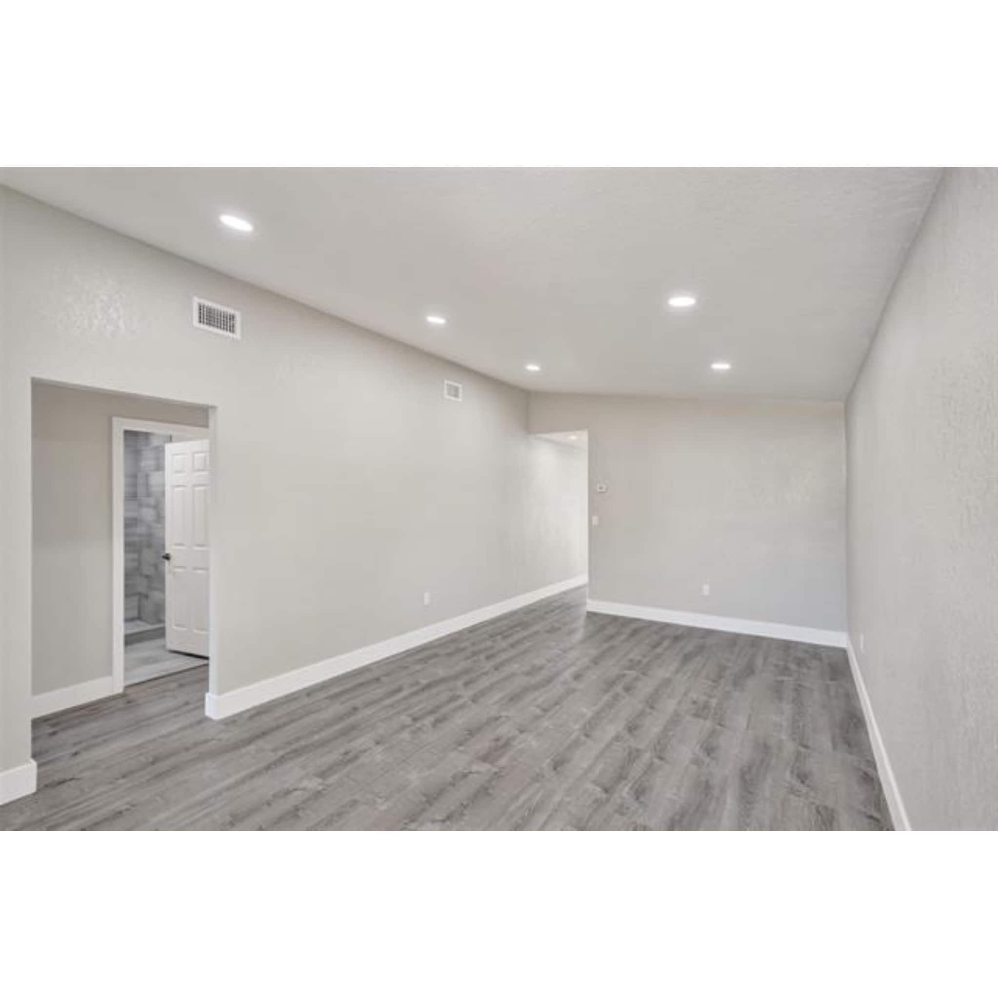 Building Photo - 2614 W 65th St
