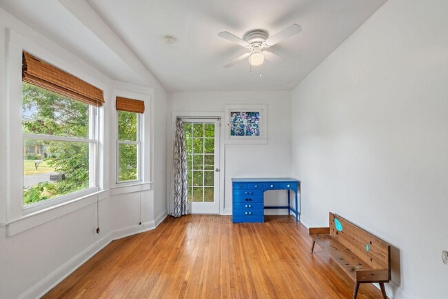 Building Photo - Adorable East Nashville Cottage w/ HUGE Fully-Fenced backyard!