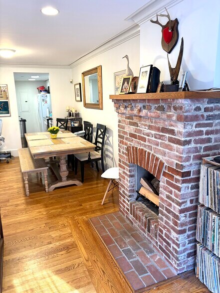 Building Photo - 331 Beacon St