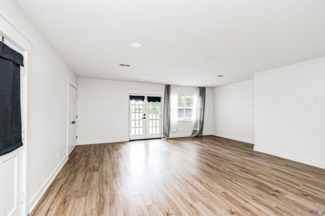 Building Photo - 9753 Mollylea Dr