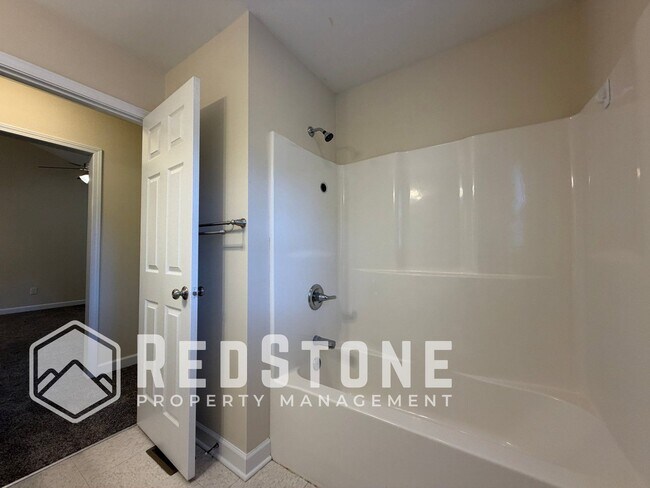 Building Photo - 2621 Trail Five