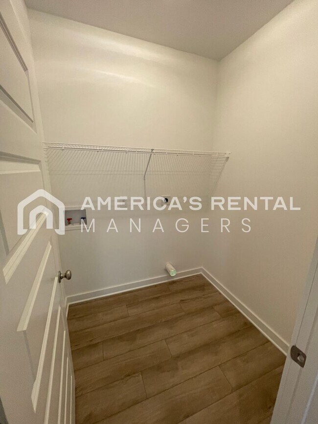 Building Photo - Home for Rent in Weaver, AL!!! Available to View Now! PRICE REDUCTION!! Sign a 13-month lease by ...