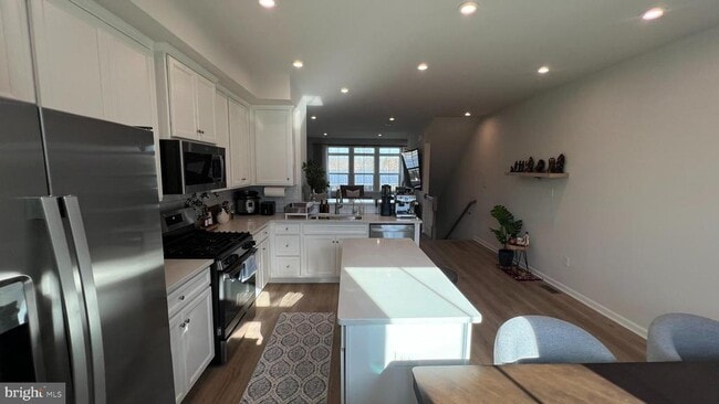 Building Photo - 11 Sidney Ln