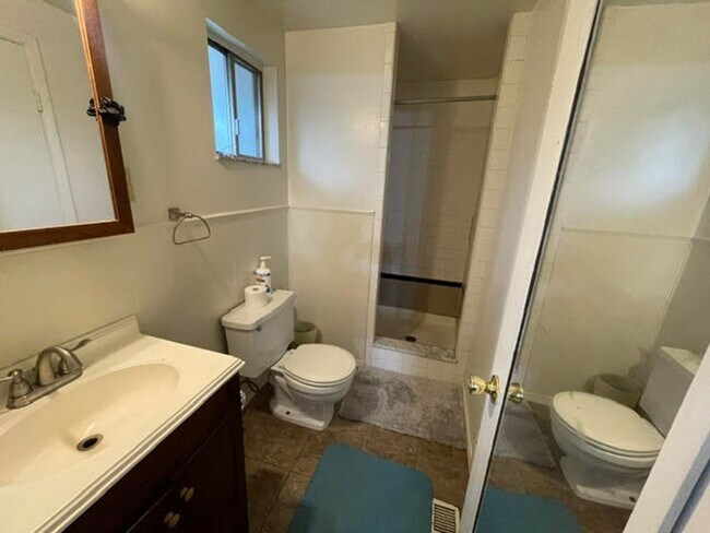 Building Photo - 3840 E 10th St