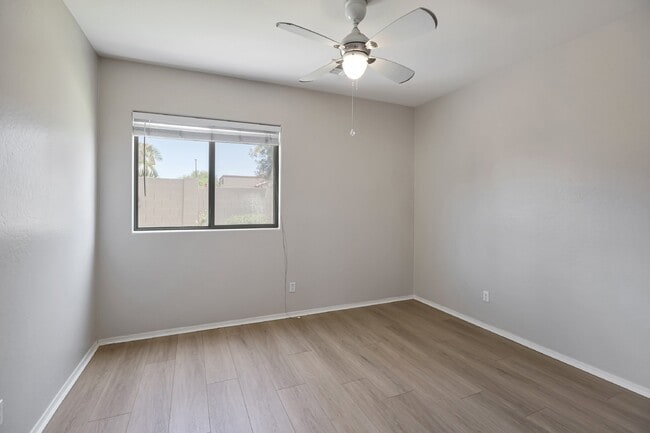 Building Photo - Lovely Seville rental on quiet street now ...
