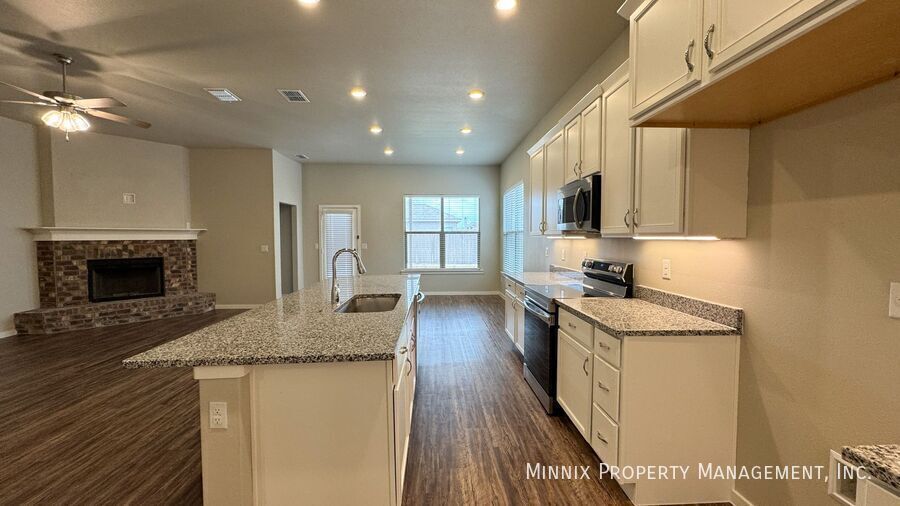 Building Photo - 2006 Kenwood Ave