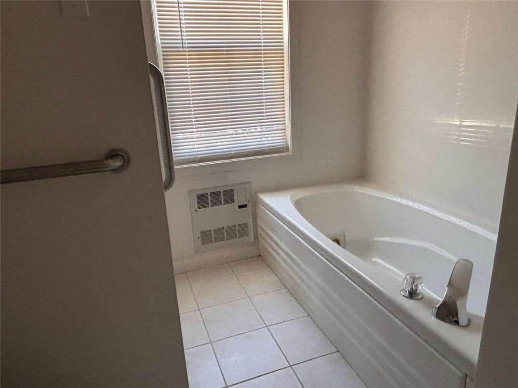 Building Photo - 100 Clinton Dr