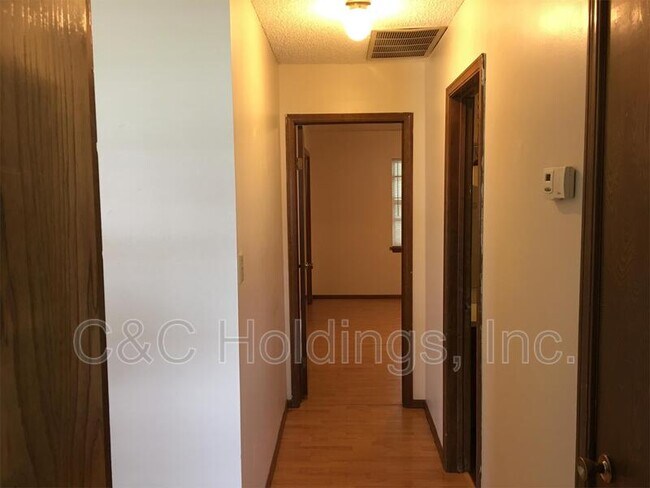 Building Photo - 210 N Ash Ave