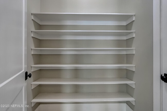 Building Photo - 1228 Willow Ct