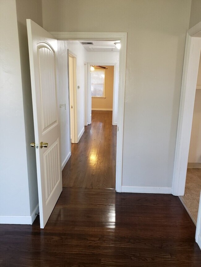Building Photo - Charming Lemon Grove home!