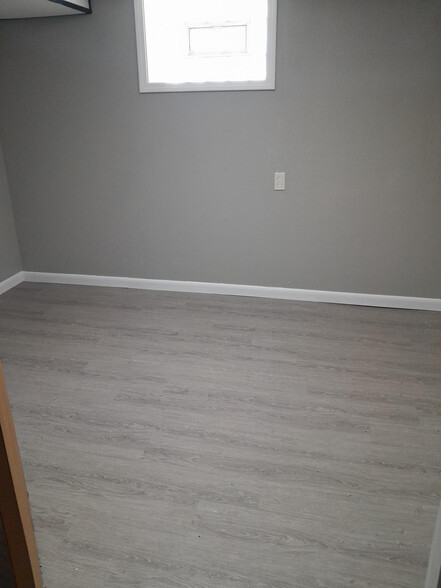 Basement Rm/Office - 1377 W 61st St
