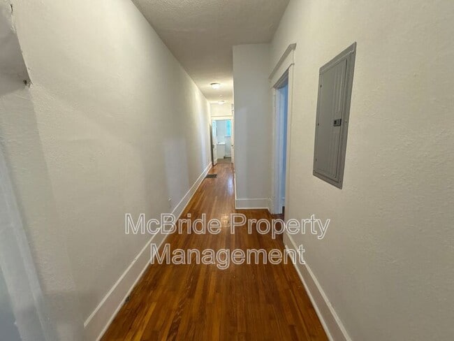 Building Photo - 1112 Troupe St