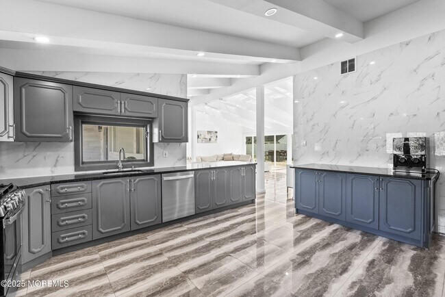 Building Photo - 512 Deal Rd