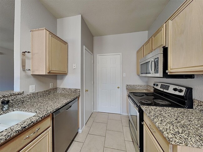 Building Photo - Freshly Updated, Move-In Ready, and Waiting for You!