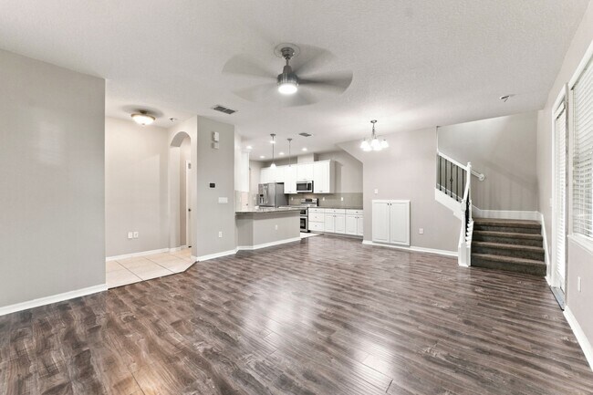 Building Photo - Stunning 3 BR + LOFT / 2.5 BA/ 2-Car-Garage Townhome in GATED community!