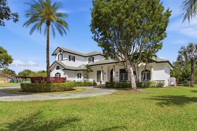 Building Photo - 20401 SW 48th Pl