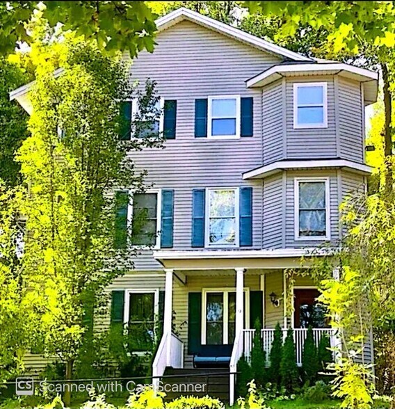 Primary Photo - 9 Circuit Ave E