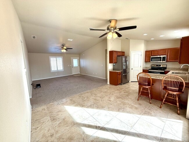 Building Photo - Great 4 Bedroom Home with Drive Through Side Gate! *HOME IS CURRENTLY OCCUPIED, PLEASE DO NOT DIS...