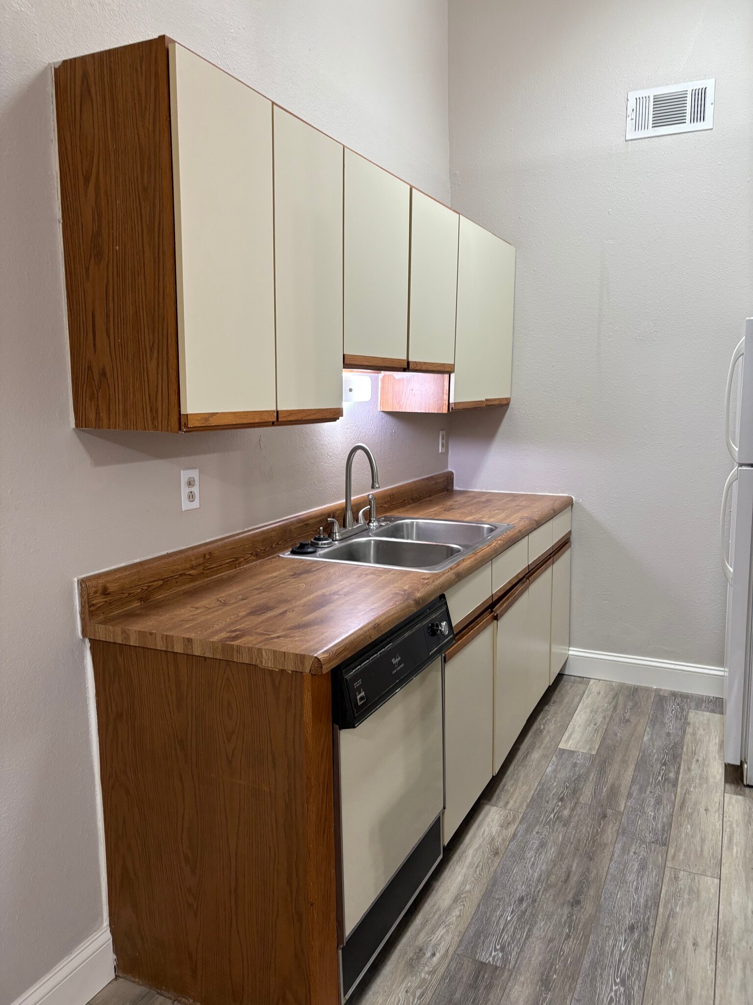 Building Photo - 824 Hardy Springs Cir
