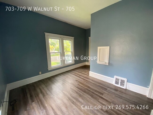 Building Photo - 705 W Walnut - 1/Bed 1/Bath Near WMU/K Col...