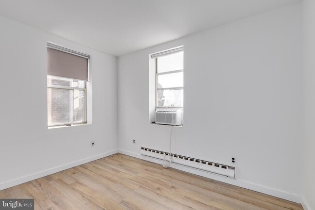 Building Photo - 4242 Pine St