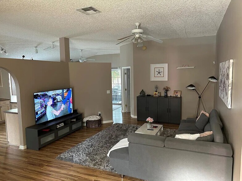 Building Photo - 4409 Crooked Creek Dr