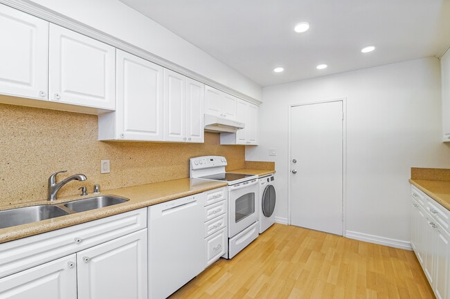 Building Photo - 4807 Woodley Ave