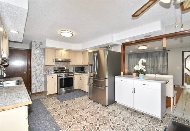 Building Photo - 67 Basil Rd