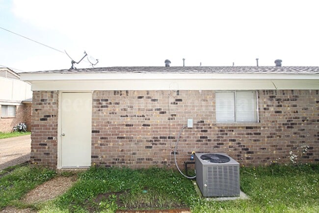 Building Photo - 1841 S Perkins Rd